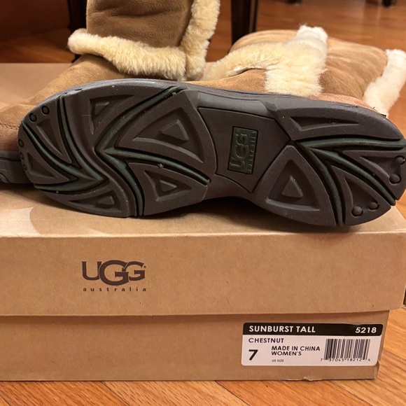 UGG Women's Tan Shearling Winter Boots - Picture 4 of 5